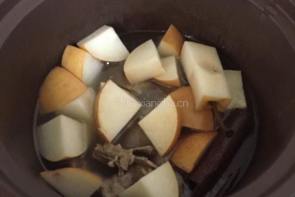 雪梨炖排骨的做法图解5