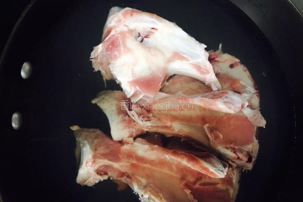 炸猪皮拆骨肉粉丝汤的做法图解2