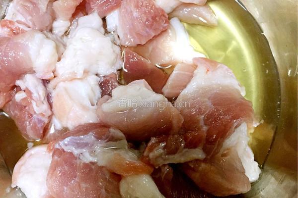 茭白烧肉的做法图解1