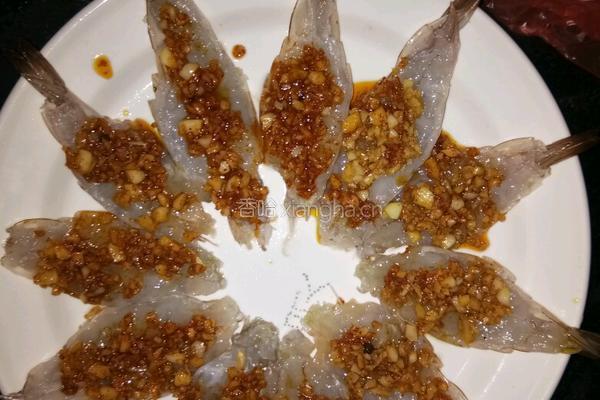 辣味蒜蓉蒸虾的做法图解3