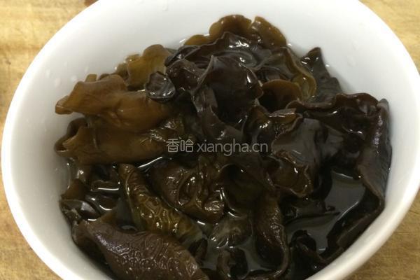 洋葱木耳 中式菜加西餐沙拉的做法图解2