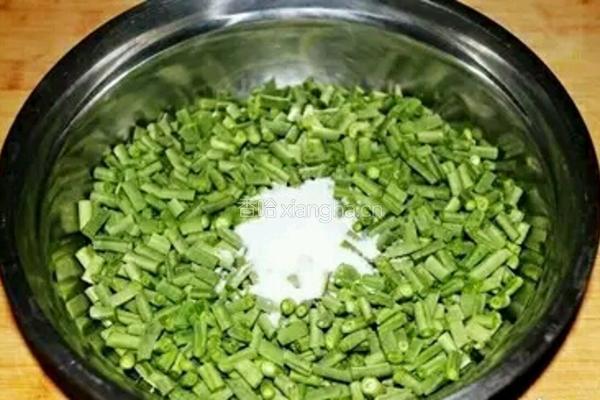 速腌酸豇豆与肉末酸豆角的做法图解3