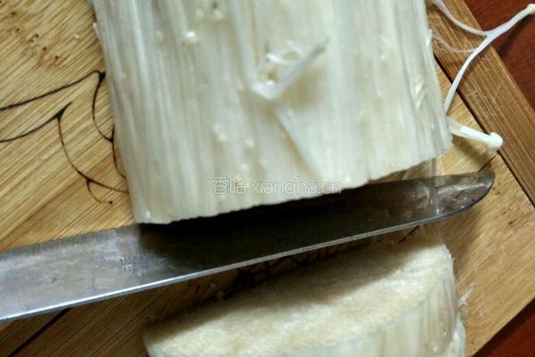 金针菇蒸腊肠的做法图解2