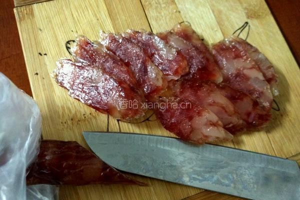 金针菇蒸腊肠的做法图解4