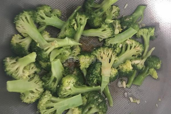 西兰花炒腊肠的做法图解5