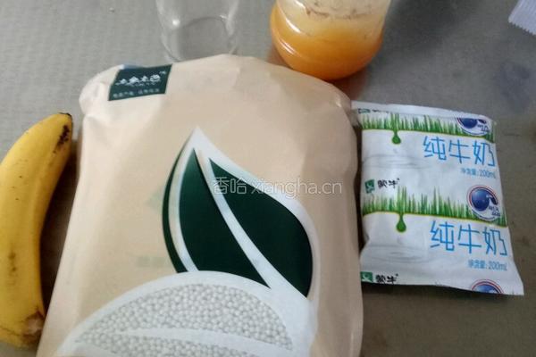 香蕉牛奶蜂蜜西米露的做法图解1