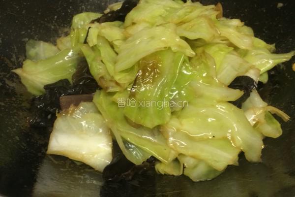 手撕包菜炒木耳的做法图解7