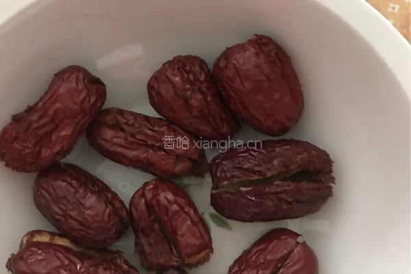 甜心糯米红枣的做法图解1