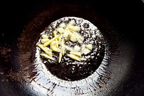 青椒炒腊鸭的做法图解4