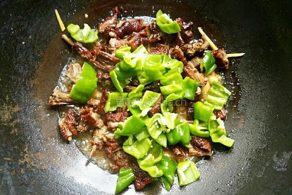 青椒炒腊鸭的做法图解8