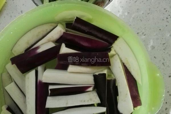 豆角烧茄子的做法图解1