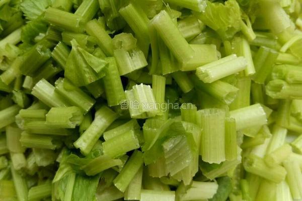 芹菜牛肉的做法图解3