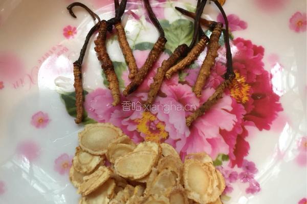 冬虫草花胶炖肉沫的做法图解2