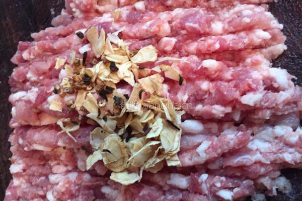 冬虫草花胶炖肉沫的做法图解6