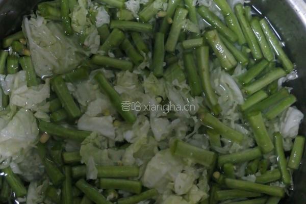 豆角炒肉的做法图解2