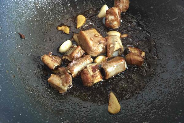 土豆烧排骨的做法图解9