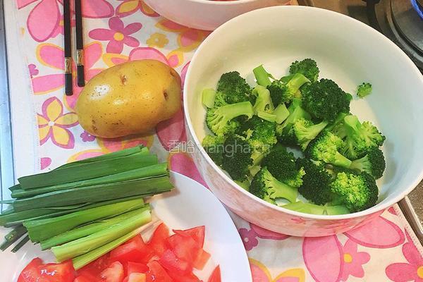 番茄土豆焖牛肉的做法图解1