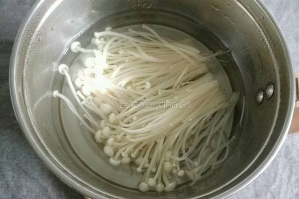 凉拌金针菇的做法图解2