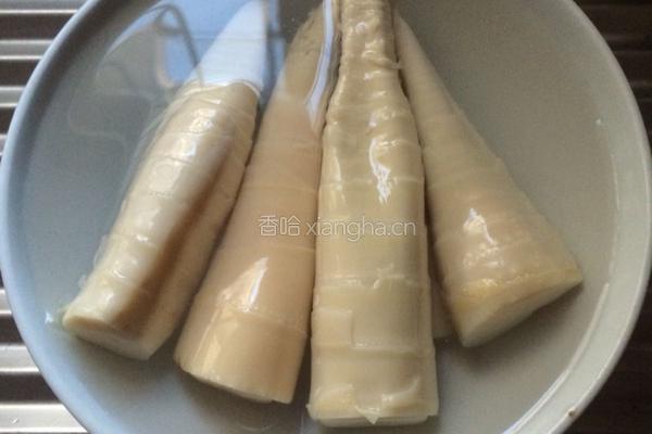 春笋焖鸡腿的做法图解1