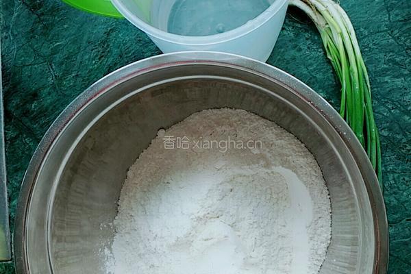 香葱手抓饼的做法图解1
