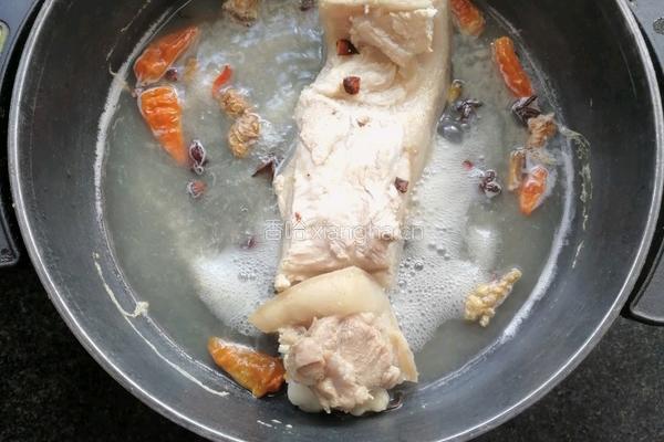 酸辣肉片的做法图解1