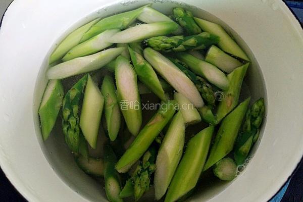 彩椒芦笋炒虾仁的做法图解6