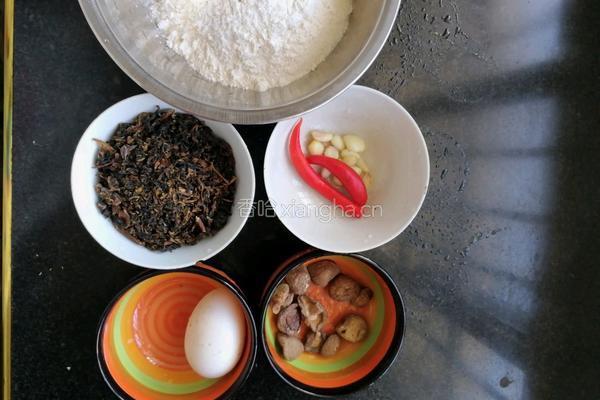 梅菜干饼的做法图解1