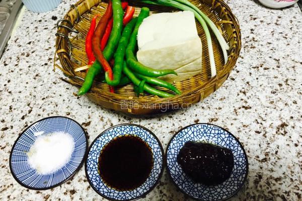 酱烧香豆腐的做法图解1
