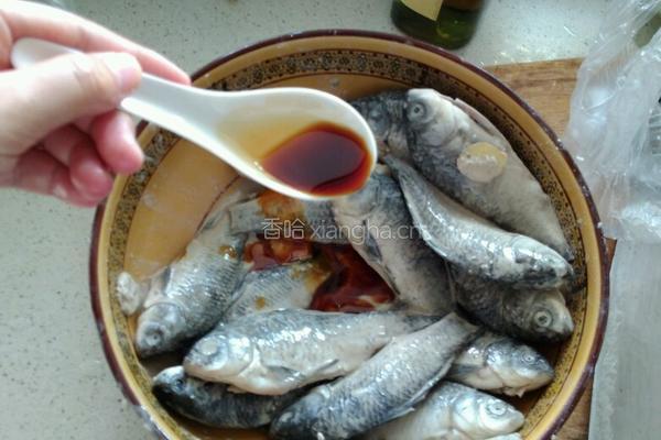 香脆煎小鱼的做法图解3