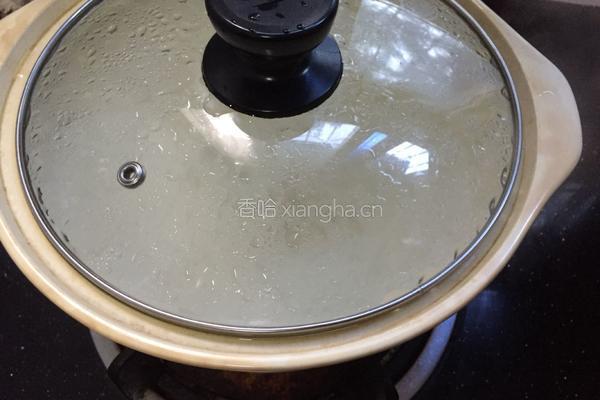 松茸炖鸽子汤的做法图解4