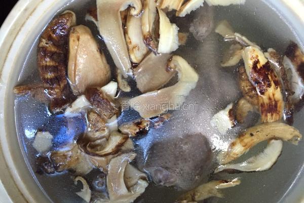 松茸炖鸽子汤的做法图解8