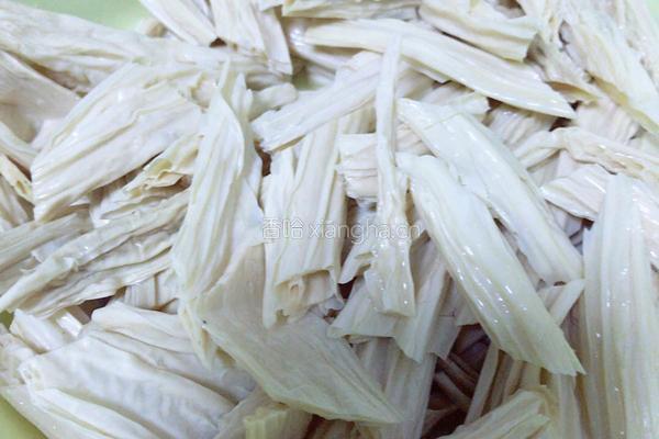 腐竹炒芹菜的做法图解2