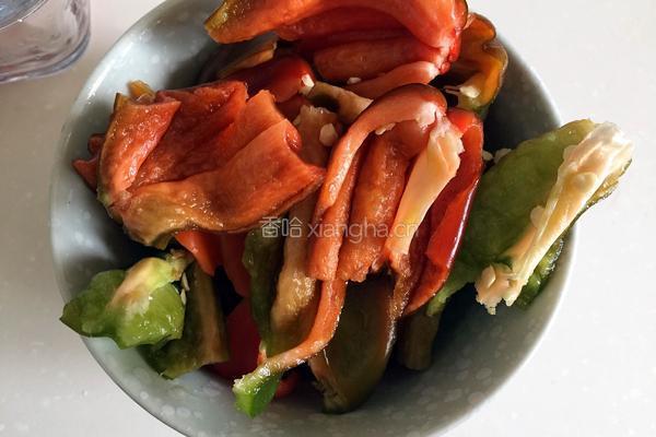猪肉青椒馅饺子的做法图解4