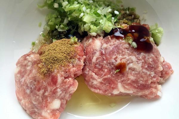 猪肉青椒馅饺子的做法图解7