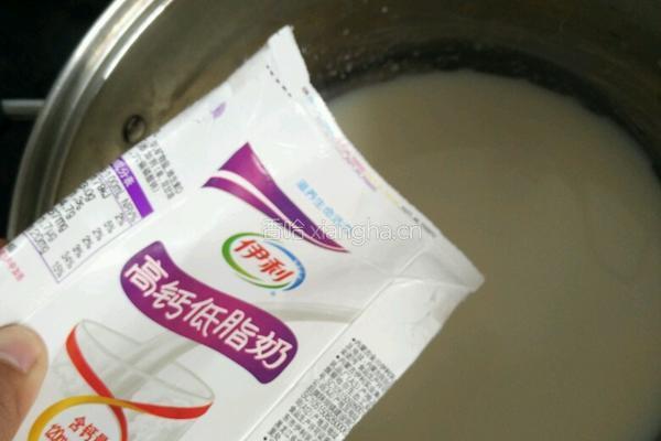 醇香原味奶茶的做法图解1