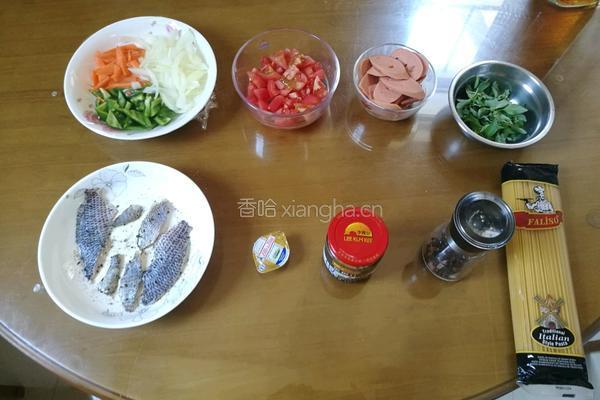 椒盐意面配鱼排的做法图解1
