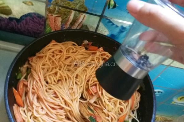 椒盐意面配鱼排的做法图解13