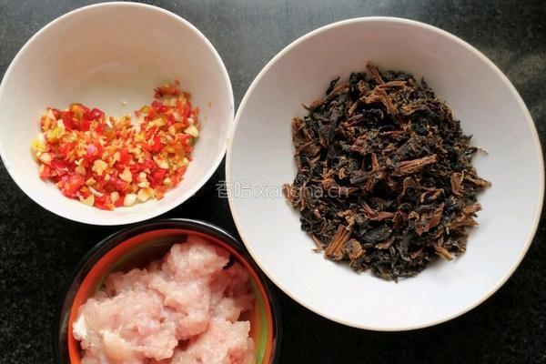肉沫炒梅菜干的做法图解1