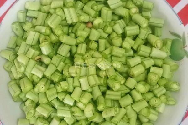 简易版酸豆角炒肉沫的做法图解1