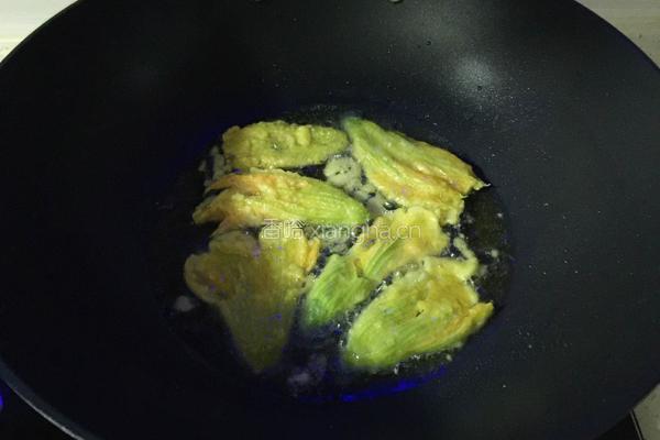 脆炸南瓜花的做法图解4