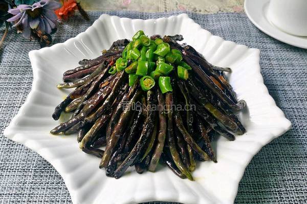 炒红豇豆的做法图解1