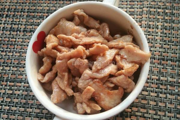 木耳炒肉片的做法图解4
