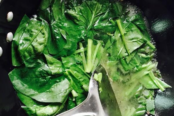 酥肉菠菜排骨汤的做法图解4