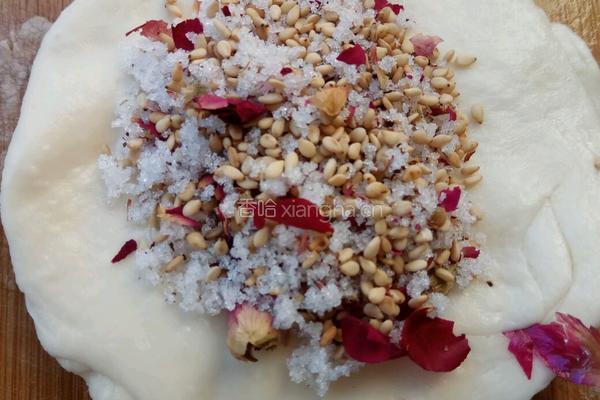 芝麻玫瑰花糖饼的做法图解4