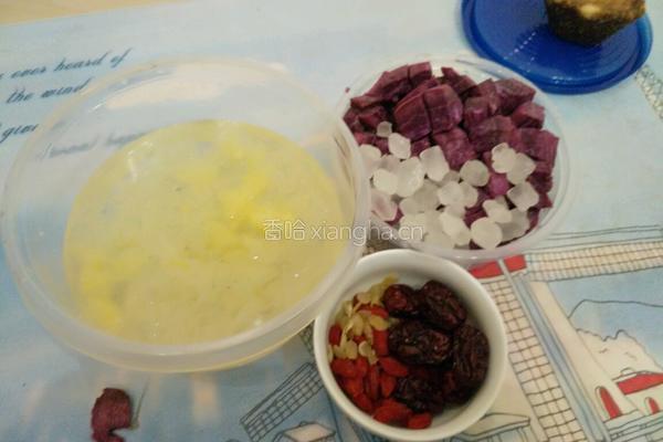 丸子酱嬷嬷的紫薯养生粥的做法图解2