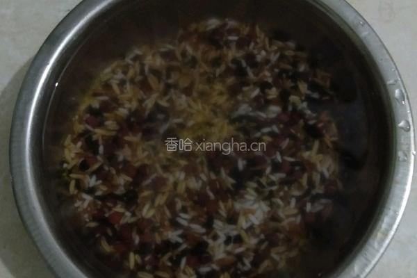 红豆黑米杂粮粥的做法图解3
