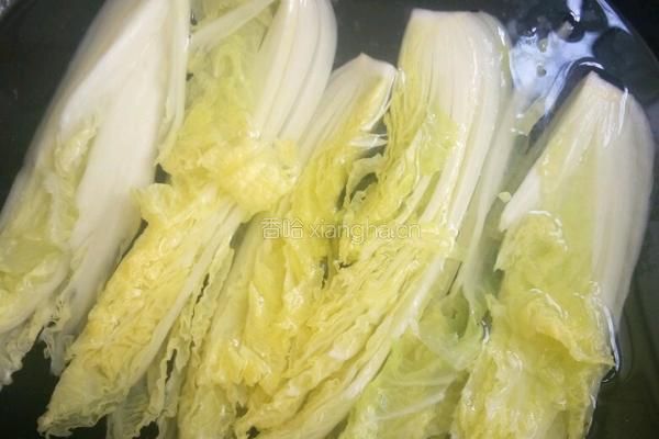蒜蓉粉丝蒸娃娃菜的做法图解1