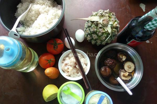 菠萝咕噜饭的做法图解1
