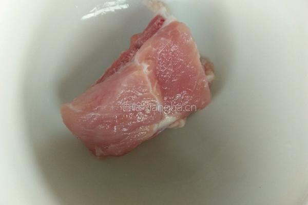 排骨小米粥的做法图解1