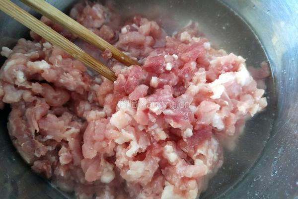 猪肉芹菜蒸饺的做法图解4
